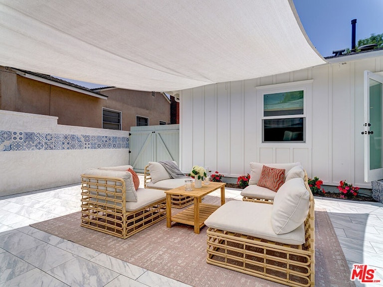 Photo 21 of 26 - 7404 Kentwood Ave, Los Angeles, CA 90045