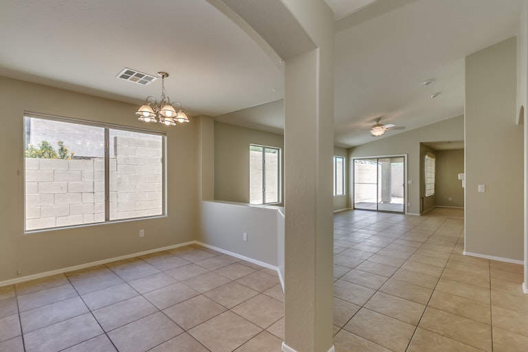 Photo 4 of 35 - 27427 N 63rd Dr, Phoenix, AZ 85083