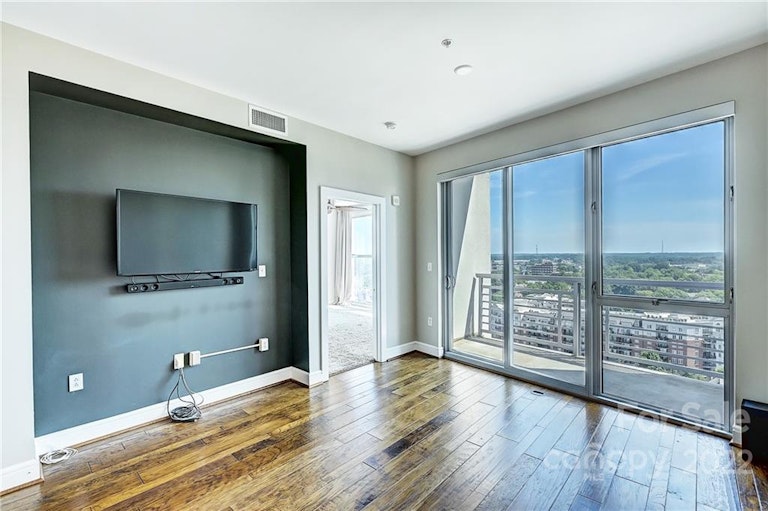 Photo 18 of 48 - 333 W Trade St #1501, Charlotte, NC 28202