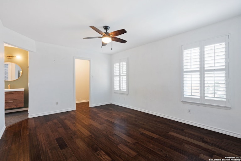 Photo 14 of 28 - 13930 Chisom Creek St, San Antonio, TX 78249