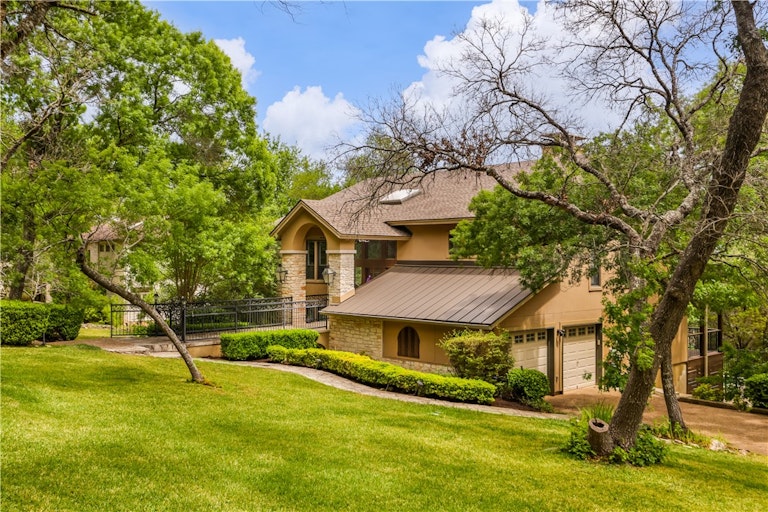 Photo 1 of 11 - 39 Pascal Ln, Austin, TX 78746