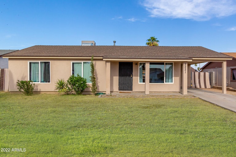 Photo 1 of 28 - 2221 N 61st Dr, Phoenix, AZ 85035