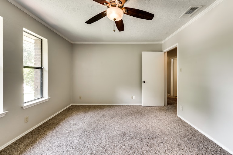 Photo 19 of 26 - 2805 Teakwood Ln, Plano, TX 75075