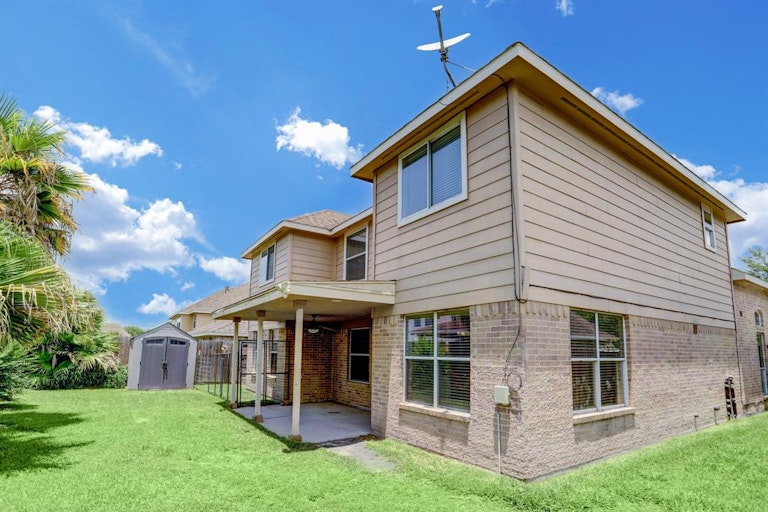 Photo 31 of 32 - 1910 Grandoak Dr, Pearland, TX 77581