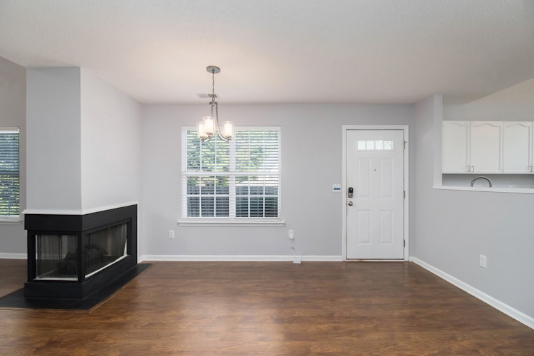 Photo 11 of 22 - 9720 Mattforest Cir, Charlotte, NC 28277