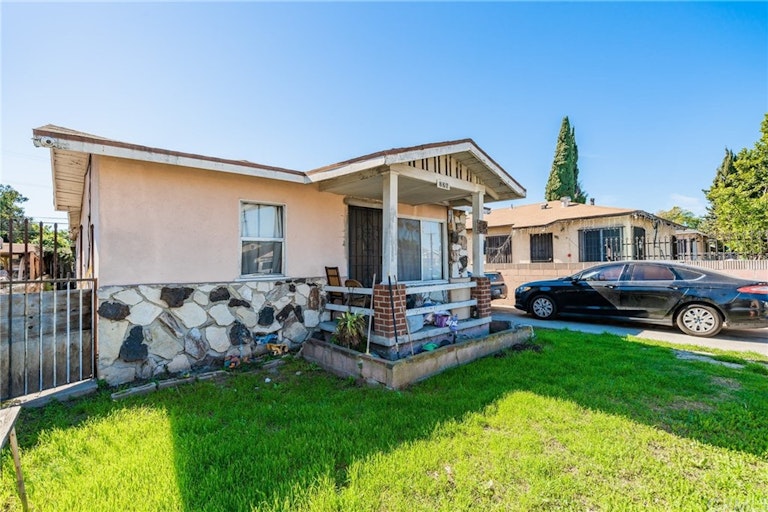 Photo 1 of 18 - 226 E 88th Pl, Los Angeles, CA 90003