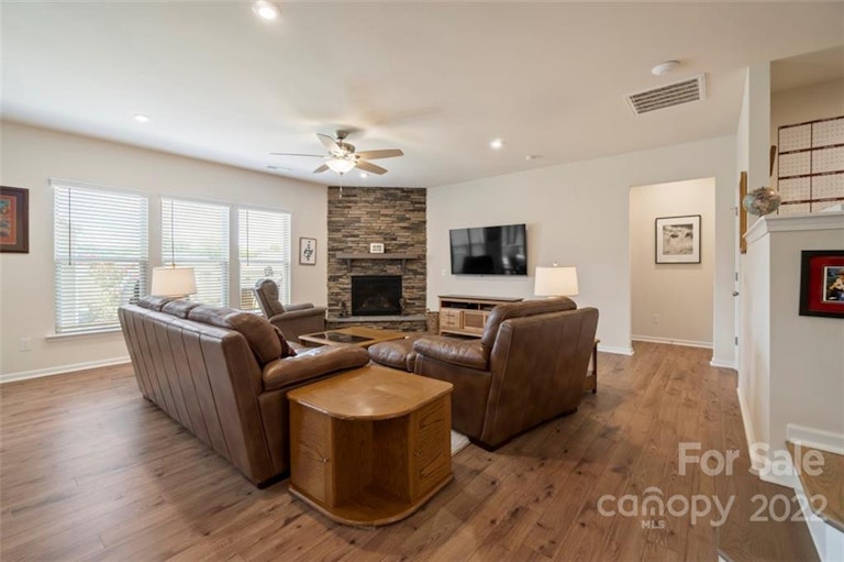 Photo 17 of 48 - 15003 Luna Dr, Charlotte, NC 28278