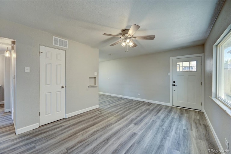 Photo 6 of 20 - 3127 N Elizabeth St, Denver, CO 80205