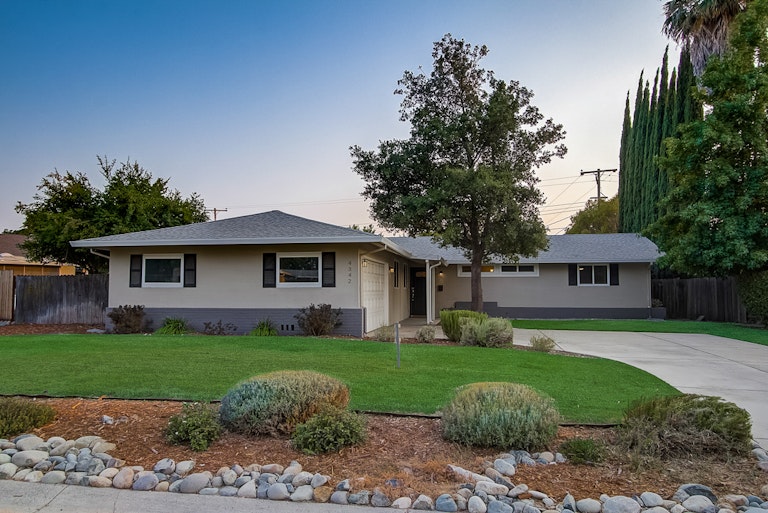 Photo 13 of 33 - 4342 Alderwood Way, Sacramento, CA 95864