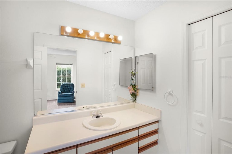 Photo 10 of 31 - 33436 Picciola Dr, Fruitland Park, FL 34731