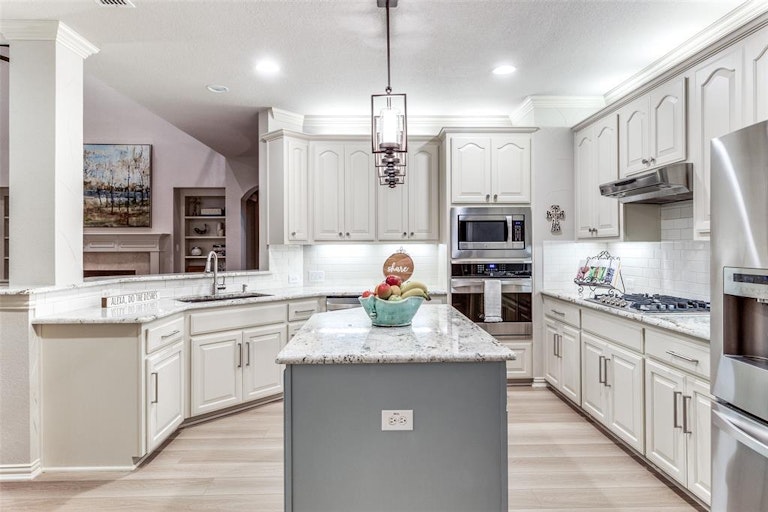 Photo 12 of 40 - 308 Kali Ct, Murphy, TX 75094