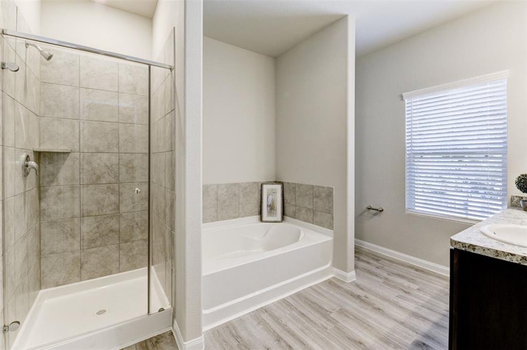 Photo 8 of 10 - 1518 Barcelona Way, Baytown, TX 77520