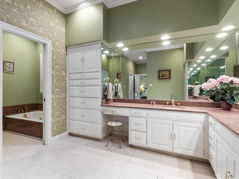 Photo 22 of 35 - 4908 Costa De Oro Ct, Arlington, TX 76017