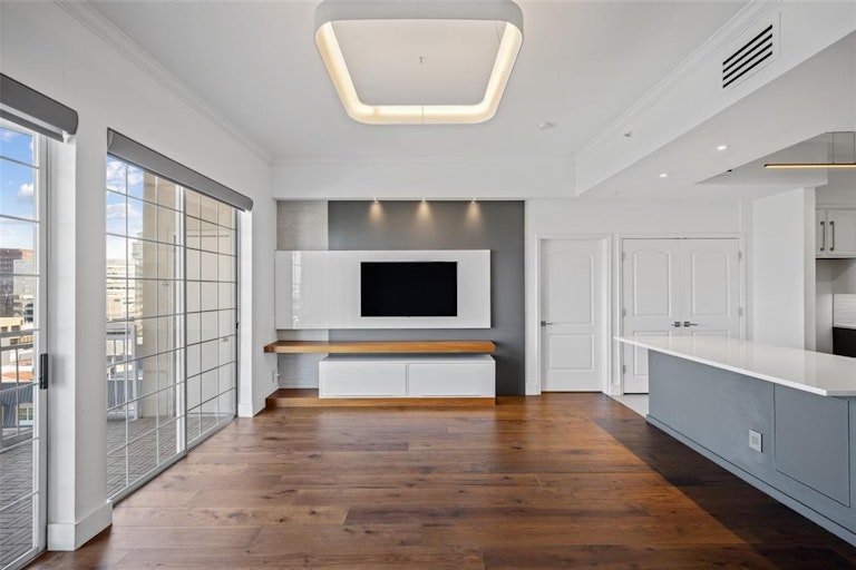 Photo 4 of 38 - 3225 Turtle Creek Blvd #1226, Dallas, TX 75219