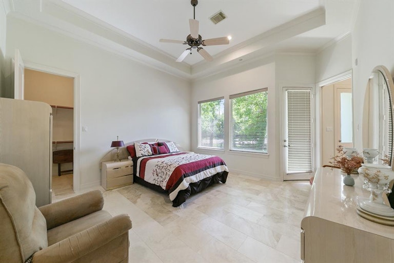 Photo 24 of 39 - 520 Blalock Rd, Houston, TX 77024