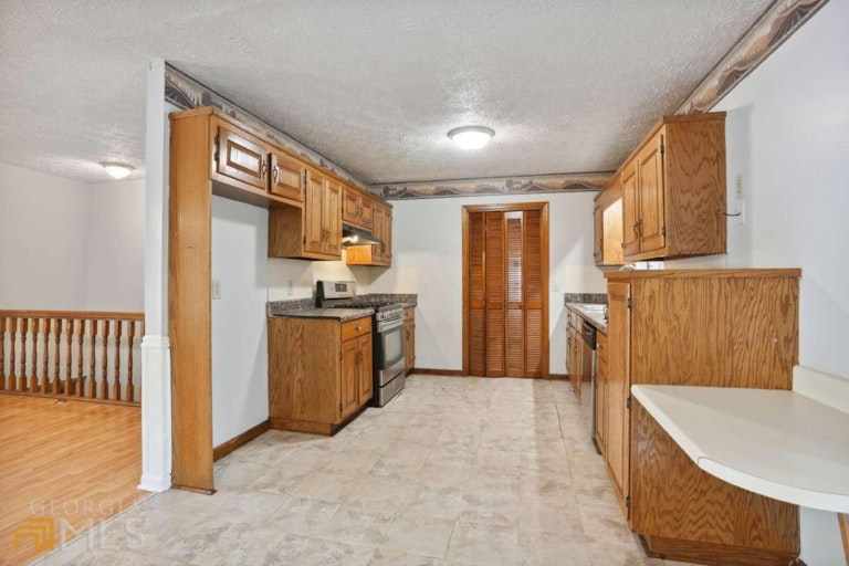 Photo 7 of 29 - 4264 Dustin Dr, Acworth, GA 30101