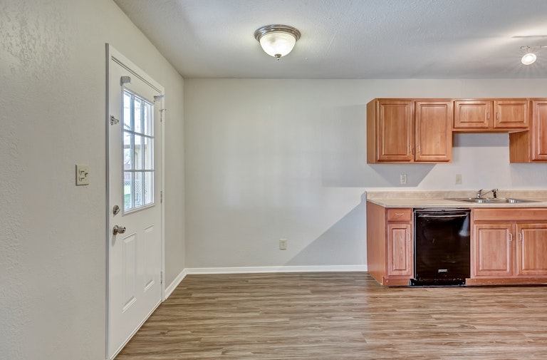 Photo 11 of 29 - 3106 Edelweiss Dr, Grand Prairie, TX 75052