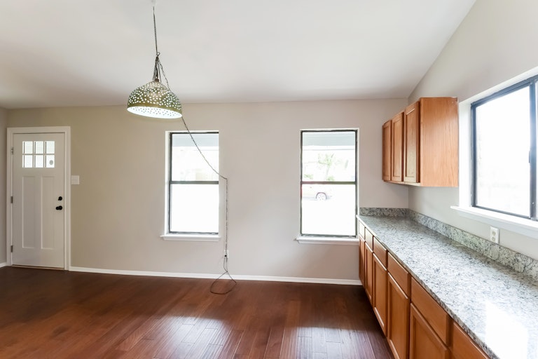 Photo 6 of 25 - 13919 Woodbreeze St, San Antonio, TX 78217