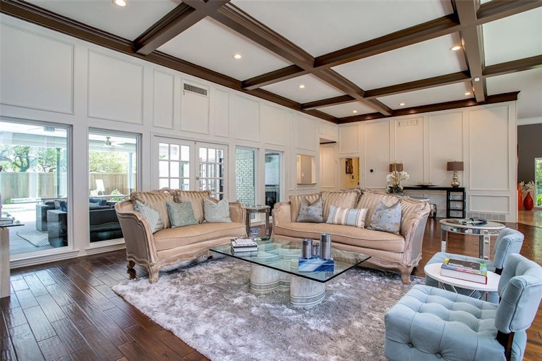 Photo 7 of 27 - 6015 Twin Coves St, Dallas, TX 75248