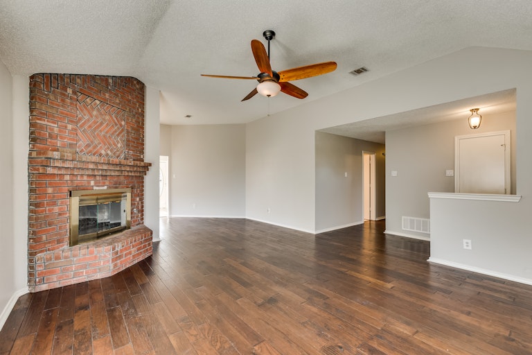 Photo 13 of 26 - 2612 Trumpet Dr, Rowlett, TX 75089