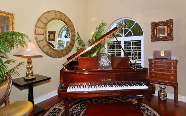 Photo 8 of 22 - 571 Putting Green Ln, Longboat Key, FL 34228