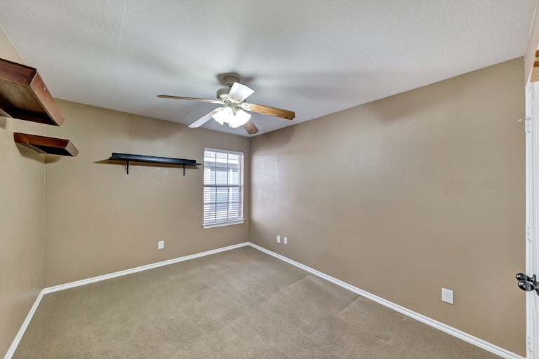 Photo 22 of 28 - 2225 Park Hurst Dr, Arlington, TX 76001
