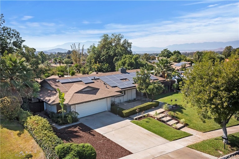 Photo 5 of 46 - 5475 Intervale Dr, Riverside, CA 92506