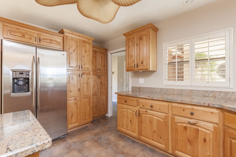 Photo 3 of 26 - 2539 E Carol Ave, Phoenix, AZ 85028