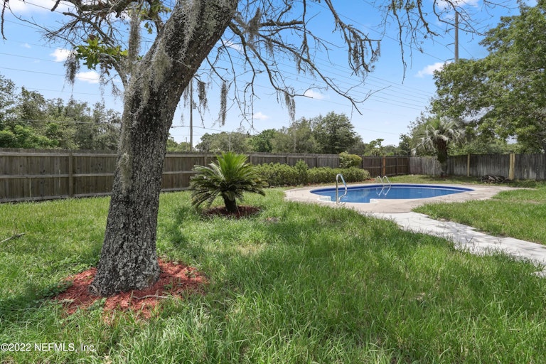 Photo 24 of 27 - 852 Maplewood Ln, Orange Park, FL 32065