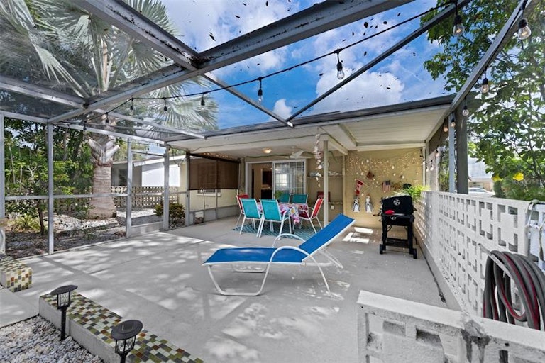 Photo 28 of 41 - 2331 Terry Ln, Sarasota, FL 34231