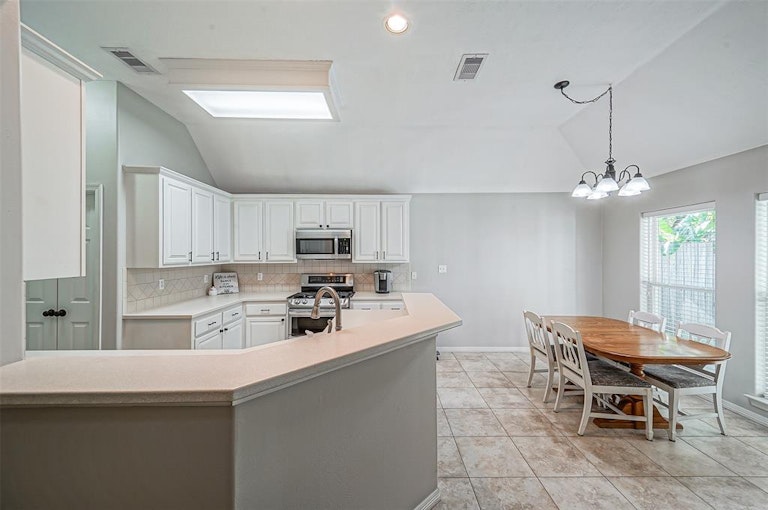 Photo 6 of 19 - 5023 Misty Ln, Pasadena, TX 77505