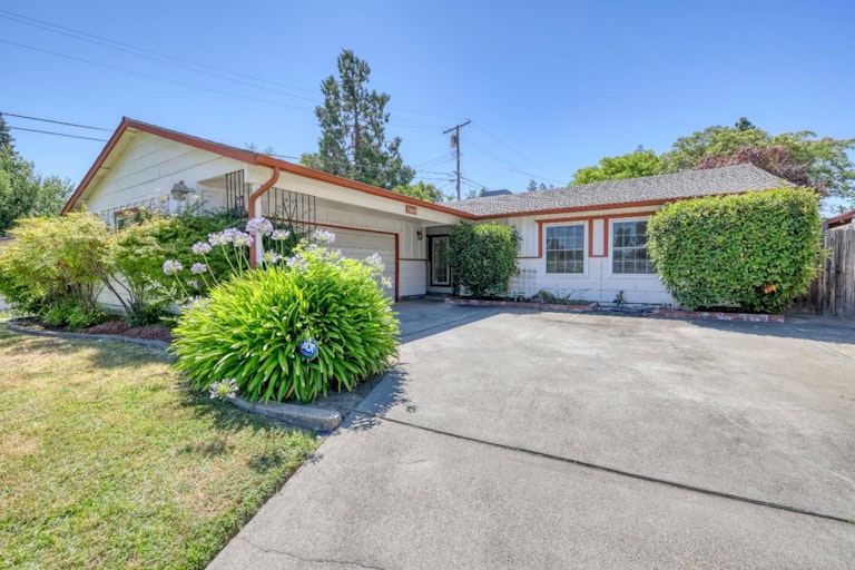 Photo 5 of 32 - 7446 Northlea Way, Citrus Heights, CA 95610