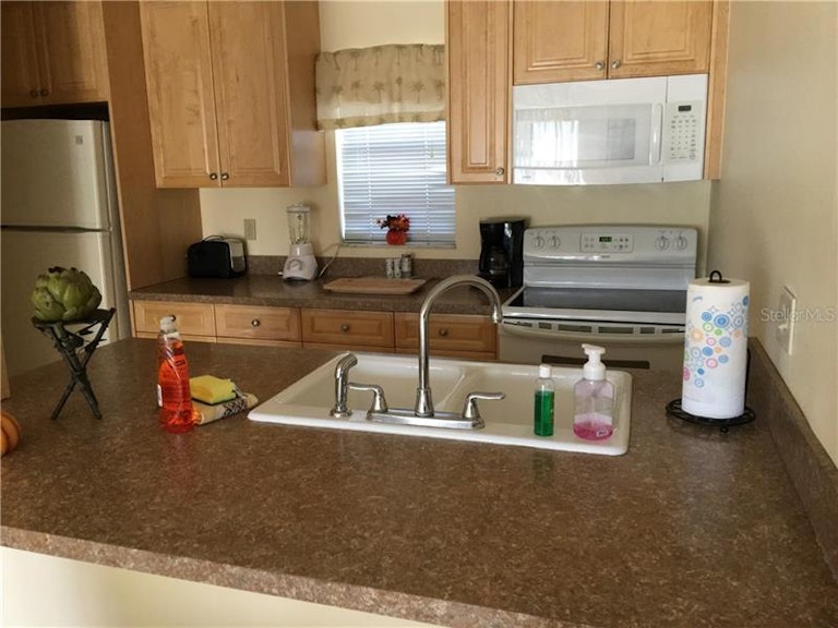 Photo 7 of 22 - 329 Medallion Blvd Unit B, Madeira Beach, FL 33708