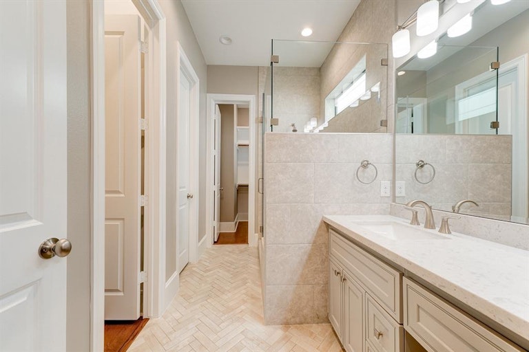 Photo 28 of 49 - 2775 Freund St, Houston, TX 77003