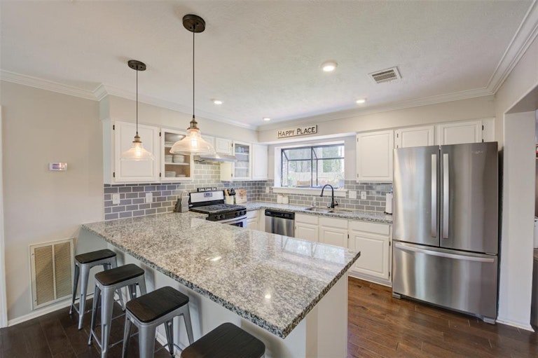 Photo 18 of 48 - 4918 Dobbin Springs Ln, Kingwood, TX 77345