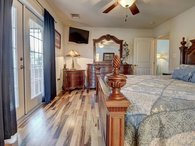 Photo 15 of 37 - 589 Pine Tree Loop, Bastrop, TX 78602
