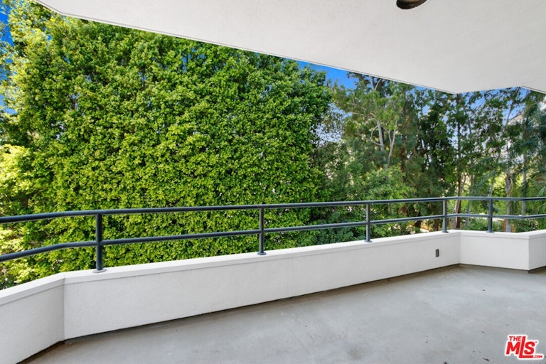 Photo 30 of 40 - 10601 Wilshire Blvd #404, Los Angeles, CA 90024