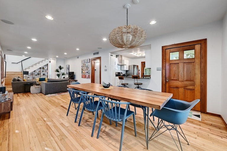 Photo 8 of 28 - 1207 Alta Vista Ave, Austin, TX 78704