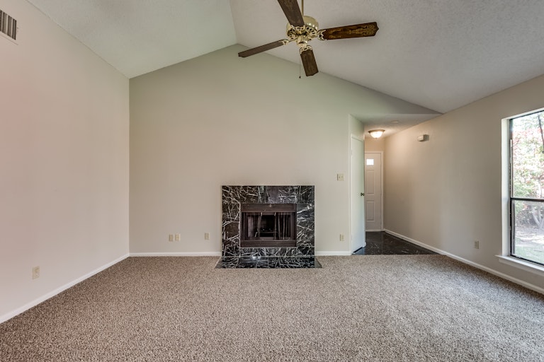 Photo 11 of 26 - 1016 Mapleleaf Ln, Coppell, TX 75019
