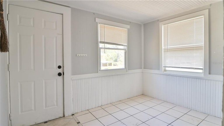 Photo 4 of 28 - 2006 23rd St S, Saint Petersburg, FL 33712