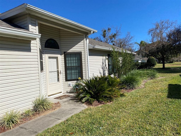 Photo 1 of 17 - 510 Baytree Blvd, Tavares, FL 32778