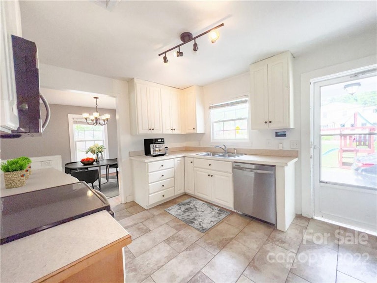 Photo 7 of 22 - 1006 Rogers Lake Rd, Kannapolis, NC 28081
