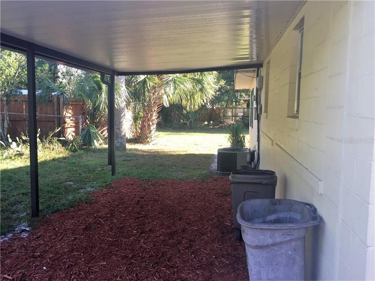 Photo 12 of 18 - 17 Palmetto Dr, Debary, FL 32713