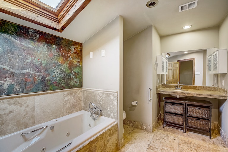 Photo 10 of 60 - 915 Lauder Dr, Spicewood, TX 78669