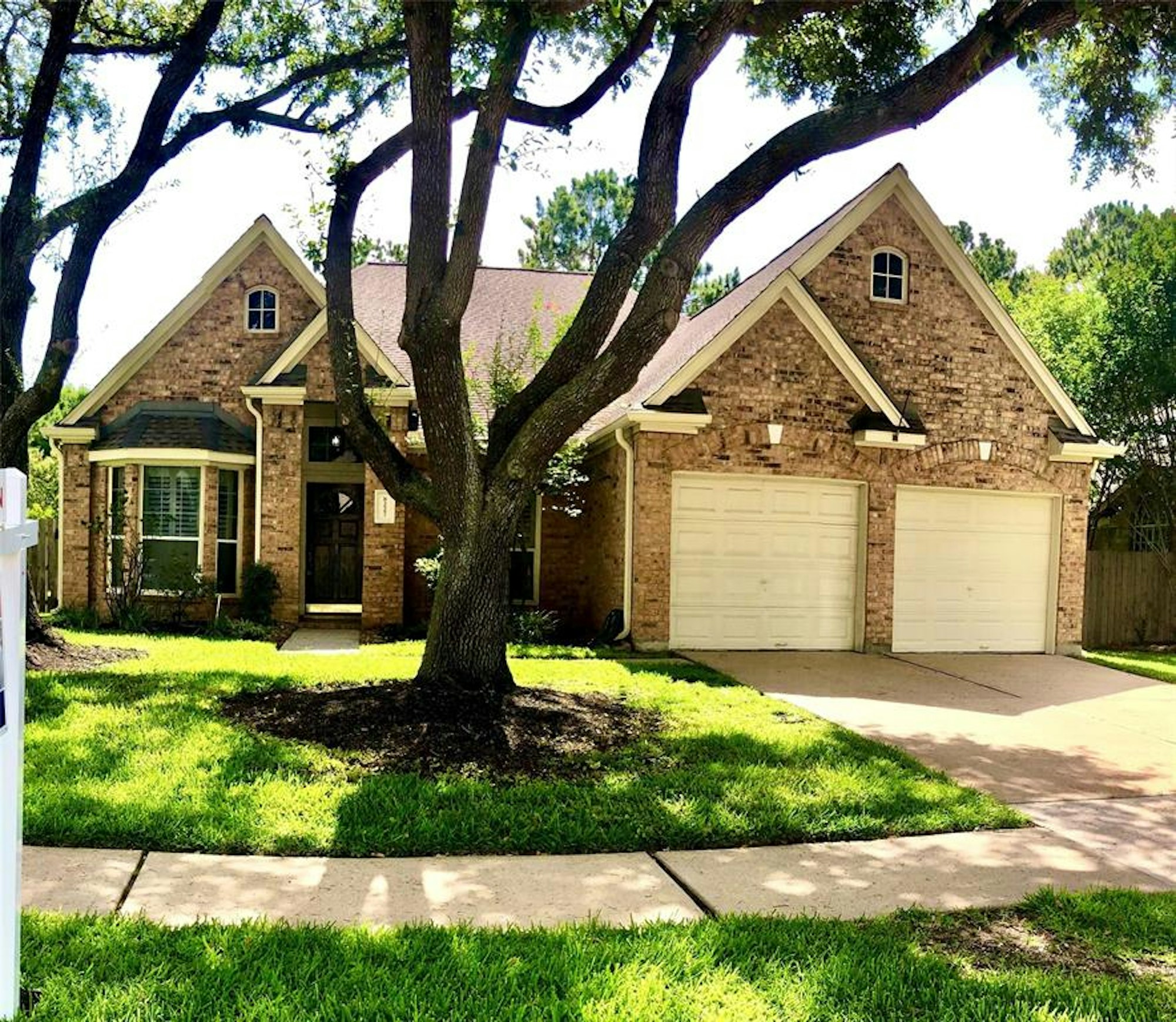 Photo 1 of 27 - 8227 Summer Reef Dr, Houston, TX 77095
