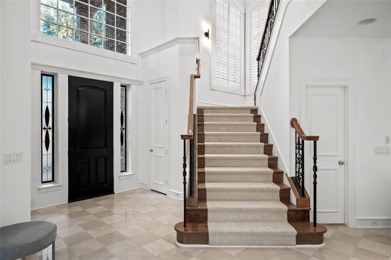 Photo 5 of 35 - 13703 Creekside Pl, Dallas, TX 75240