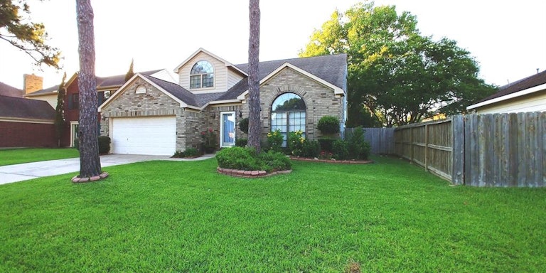 Photo 3 of 30 - 2032 Spinnaker Dr, League City, TX 77573