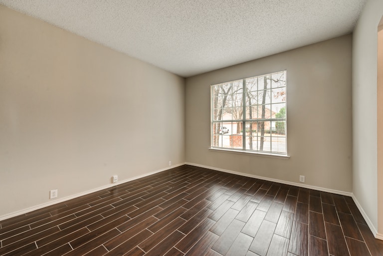Photo 14 of 28 - 1921 Companion Way, Arlington, TX 76006