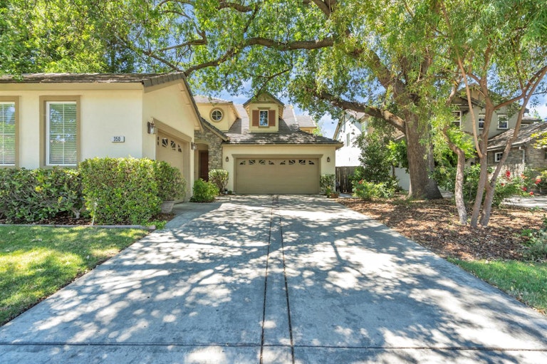 Photo 2 of 35 - 350 Westlake Dr, West Sacramento, CA 95605