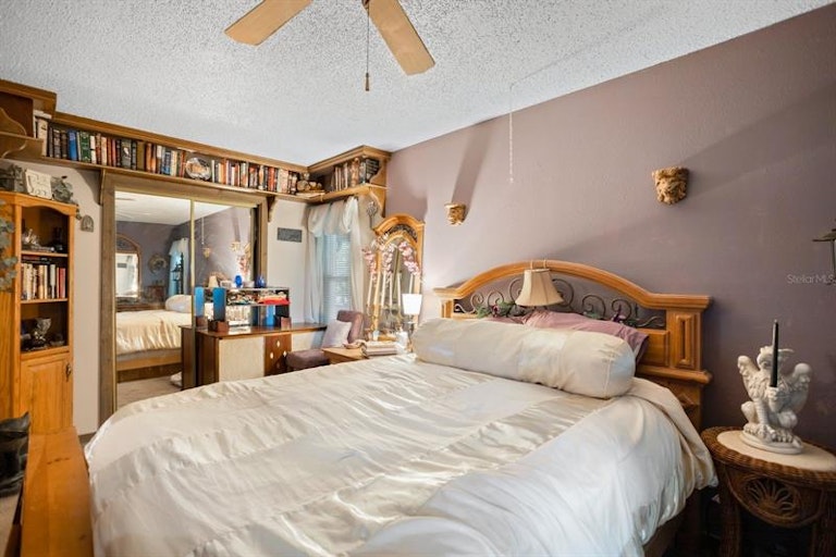 Photo 16 of 38 - 11549 58th St N, Pinellas Park, FL 33782